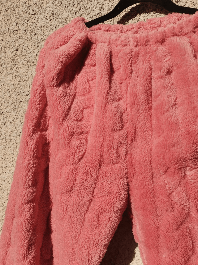 Pyjama style peluche femme – 2 pièces (haut crème & pantalon rose poudré)