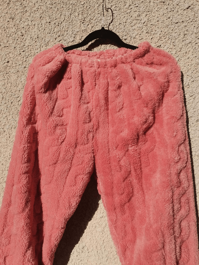 Pyjama style peluche femme – 2 pièces (haut crème & pantalon rose poudré)