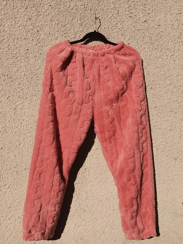 Pyjama style peluche femme – 2 pièces (haut crème & pantalon rose poudré)