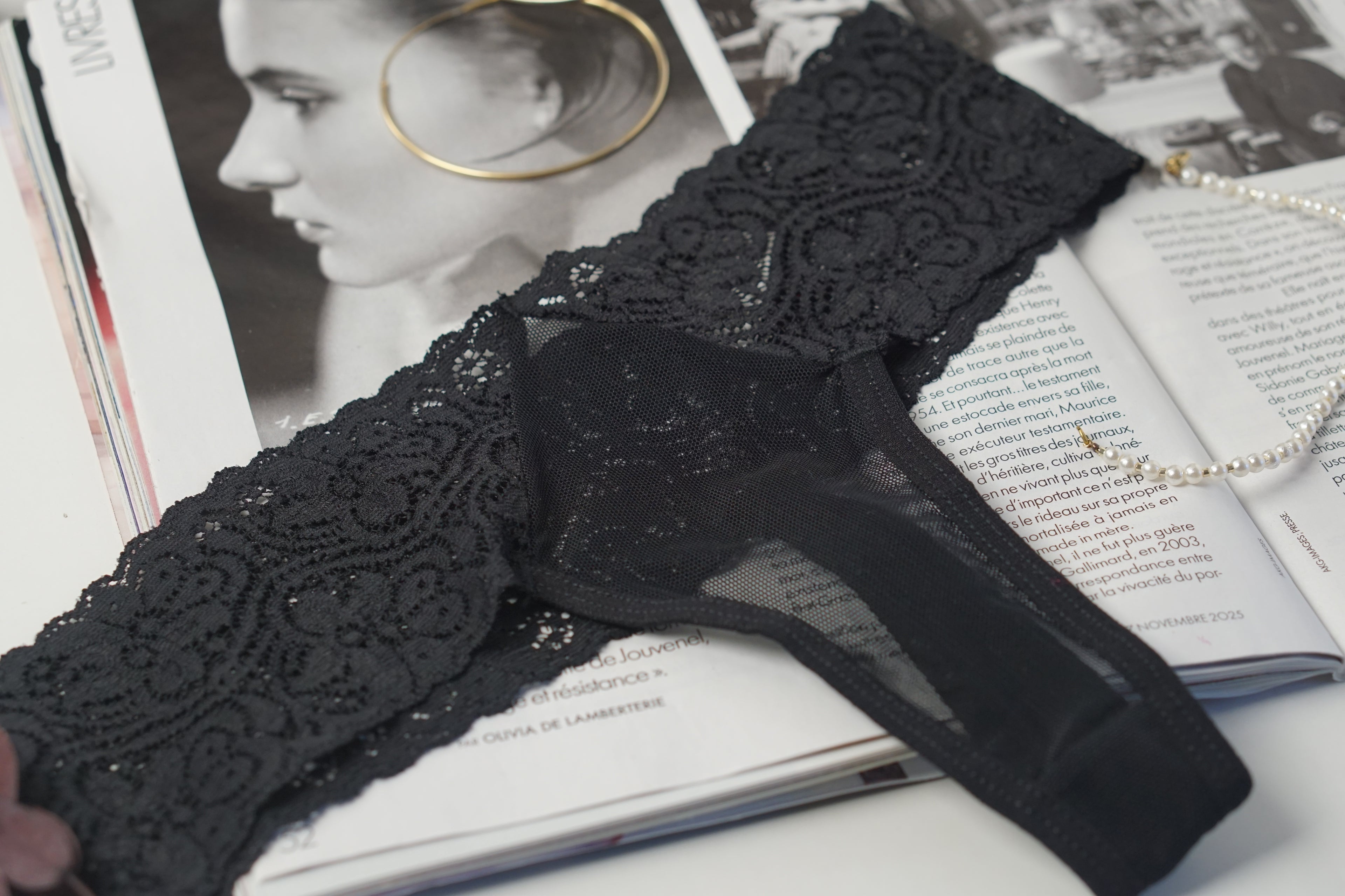 String Mary en dentelles