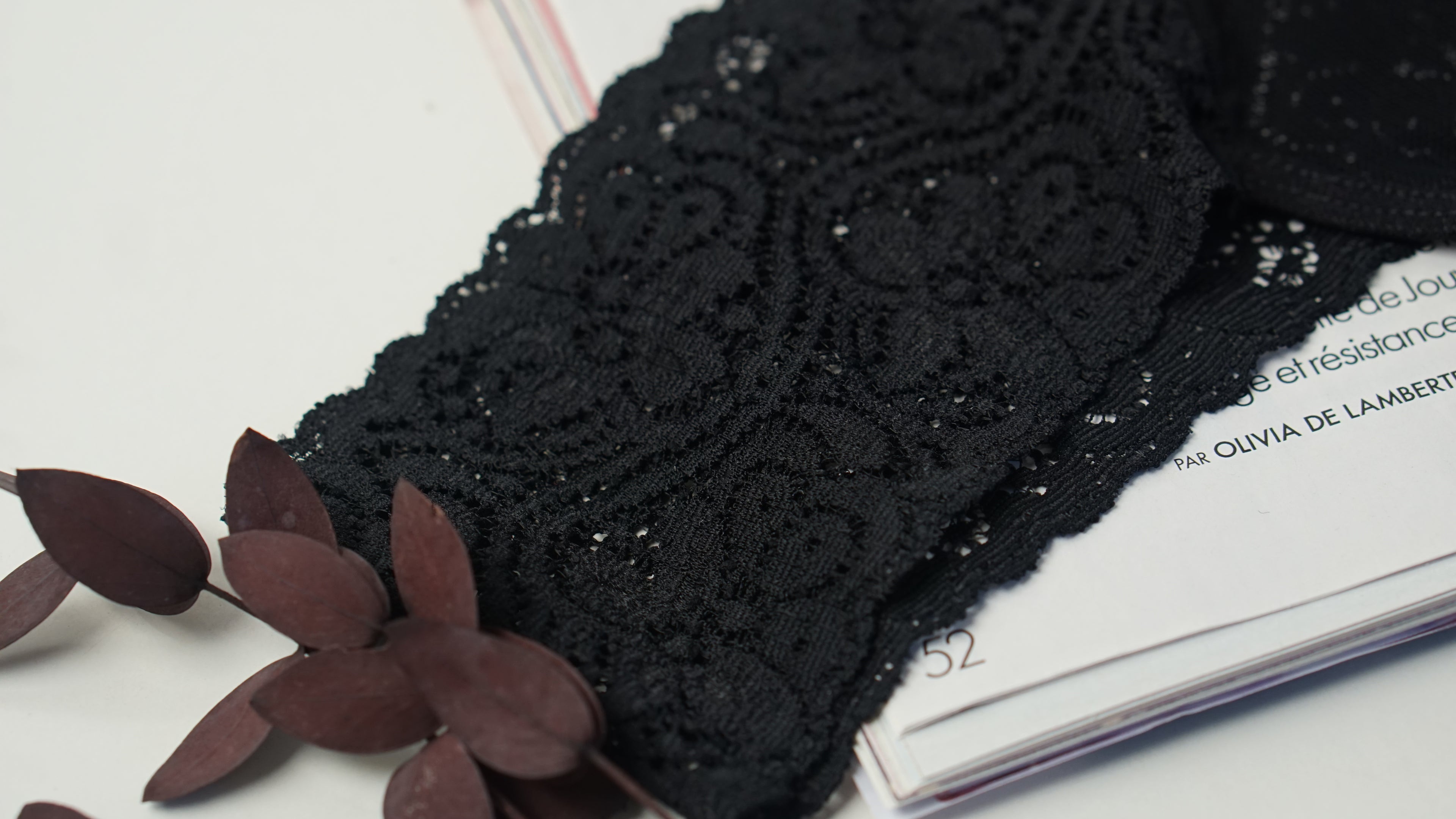 String Mary en dentelles