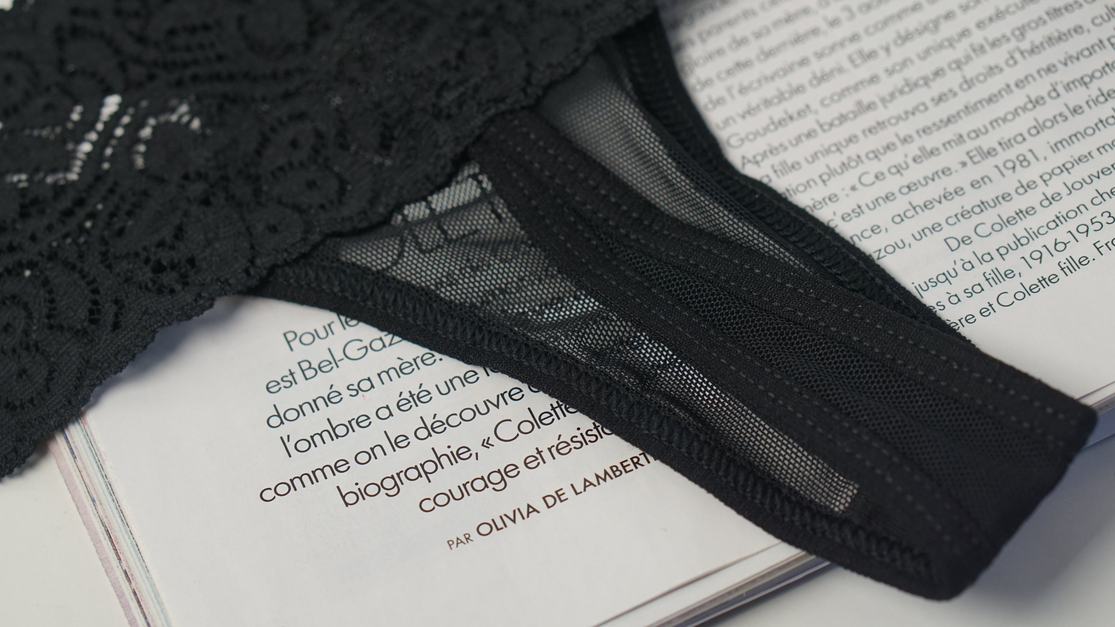 String Mary en dentelles