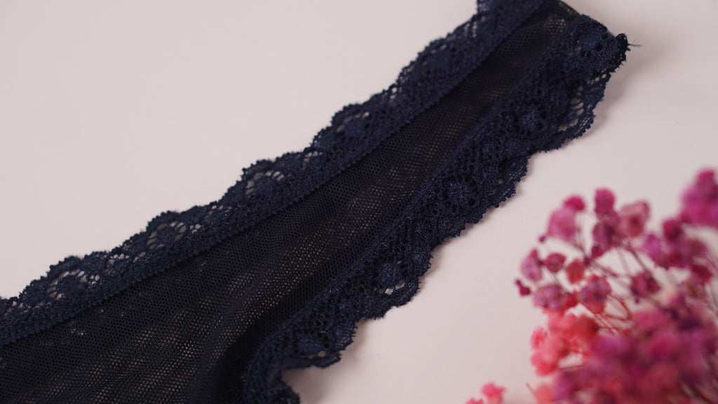 Panty String Nelly en maille et dentelles