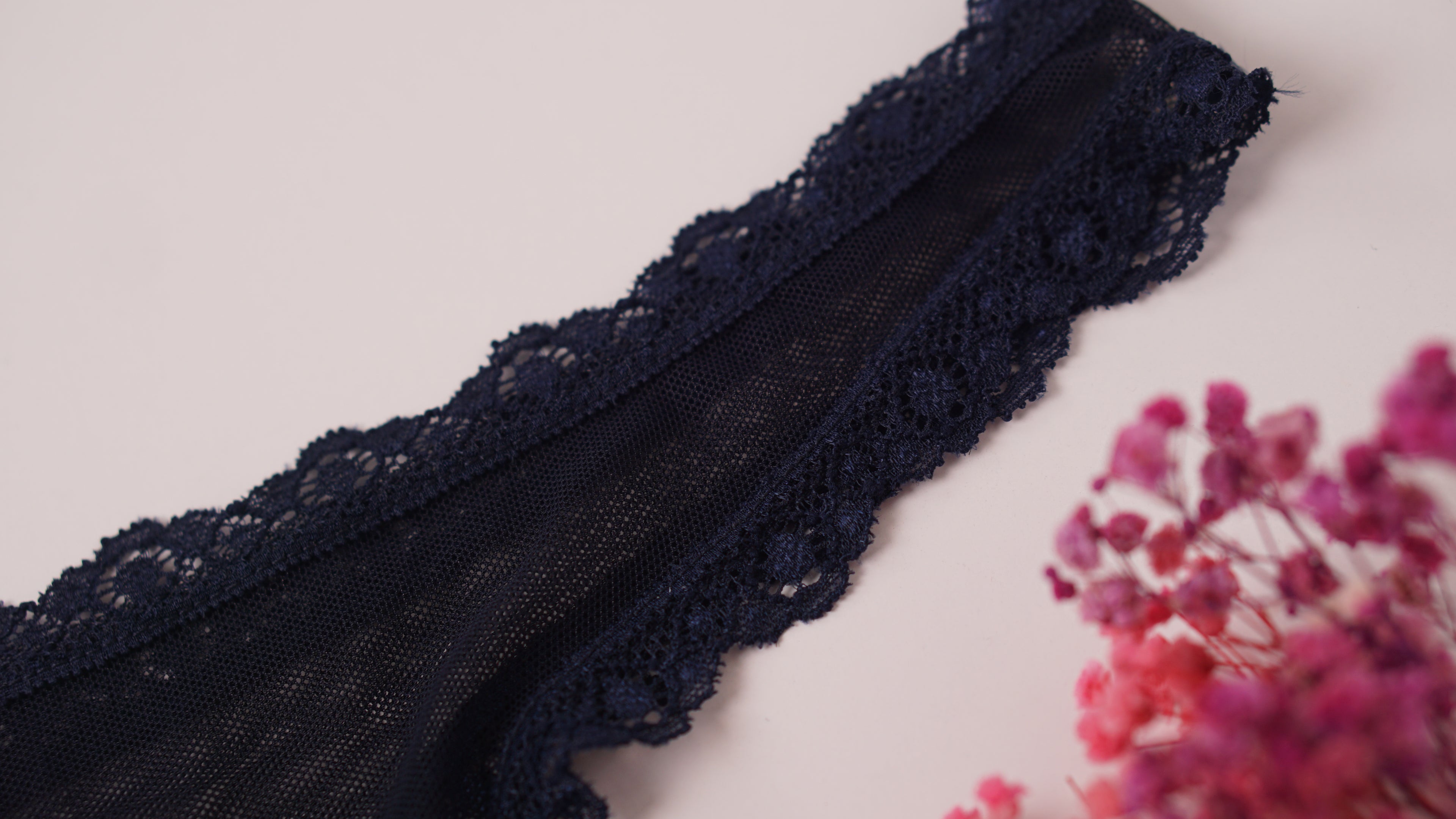 Panty String Nelly en maille et dentelles