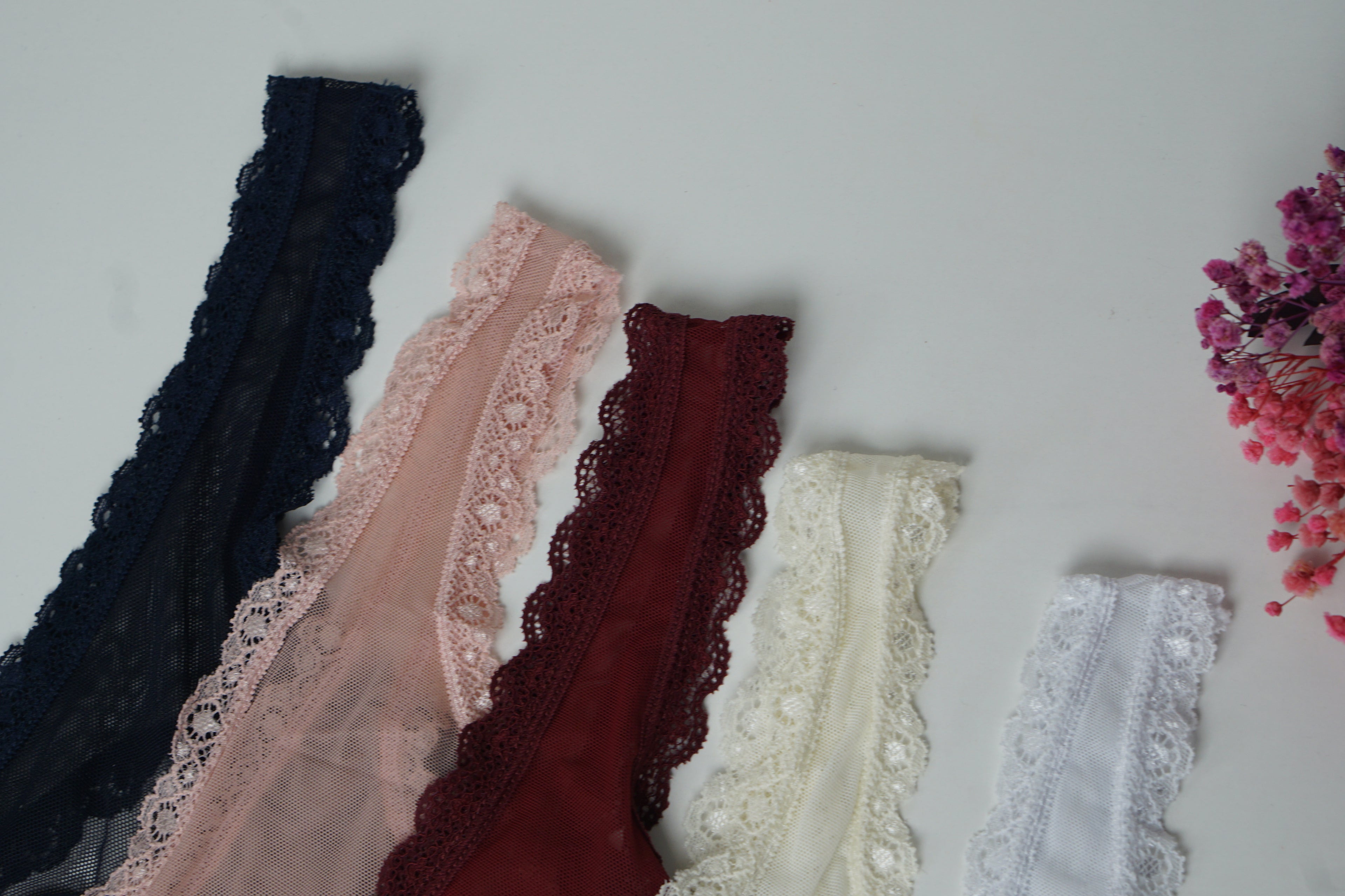 Panty String Nelly en maille et dentelles