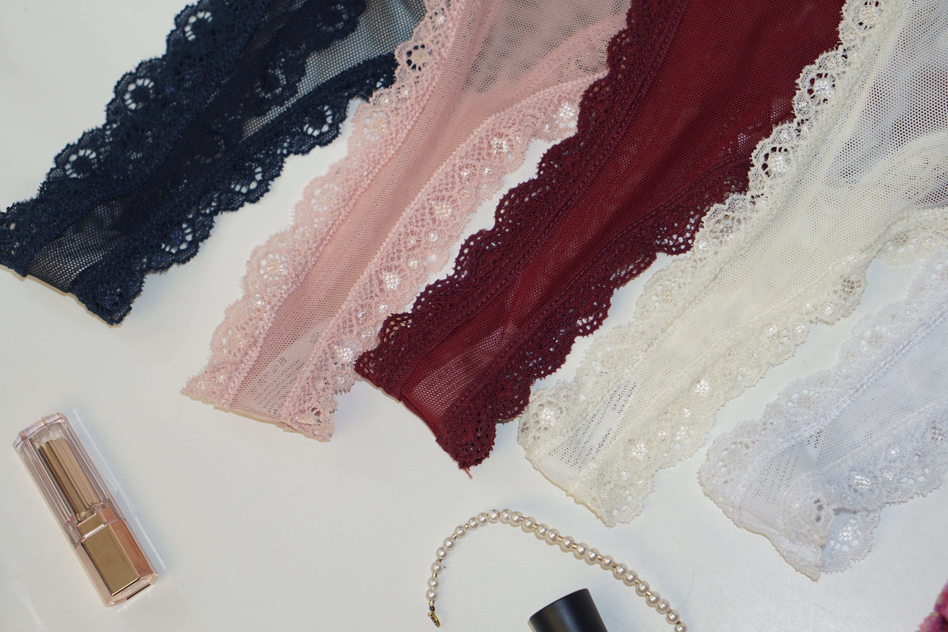 Panty String Nelly en maille et dentelles