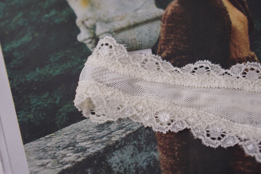 Panty String Nelly en maille et dentelles