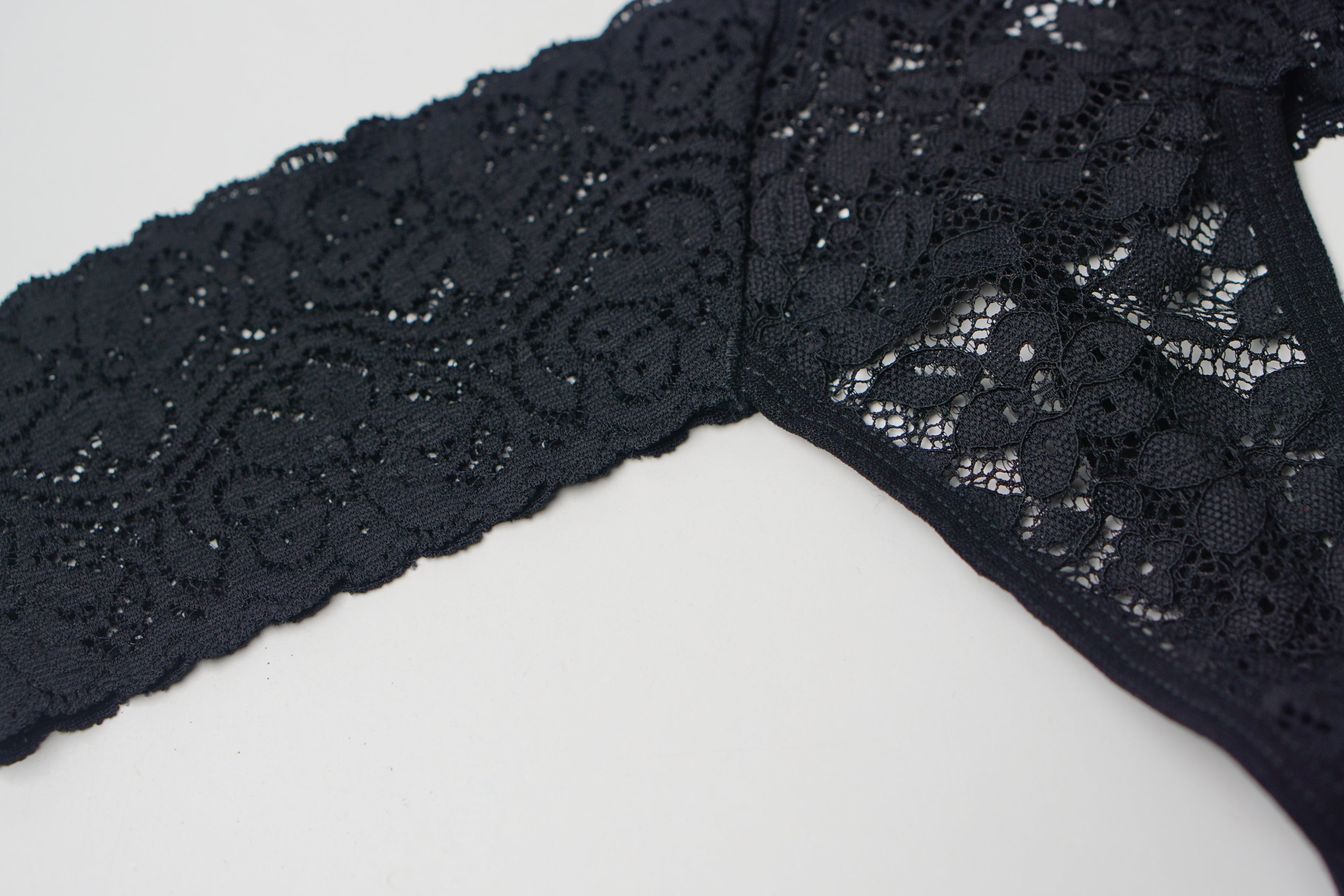 Panty String Isadora en dentelles